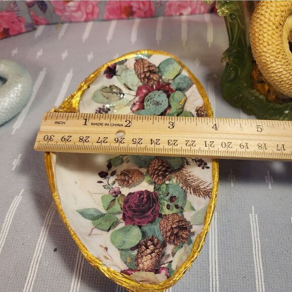 DECOUPAGE CLAM SHELL DECOUPAGE PINECONE AND ROSES - Picture 9 of 10